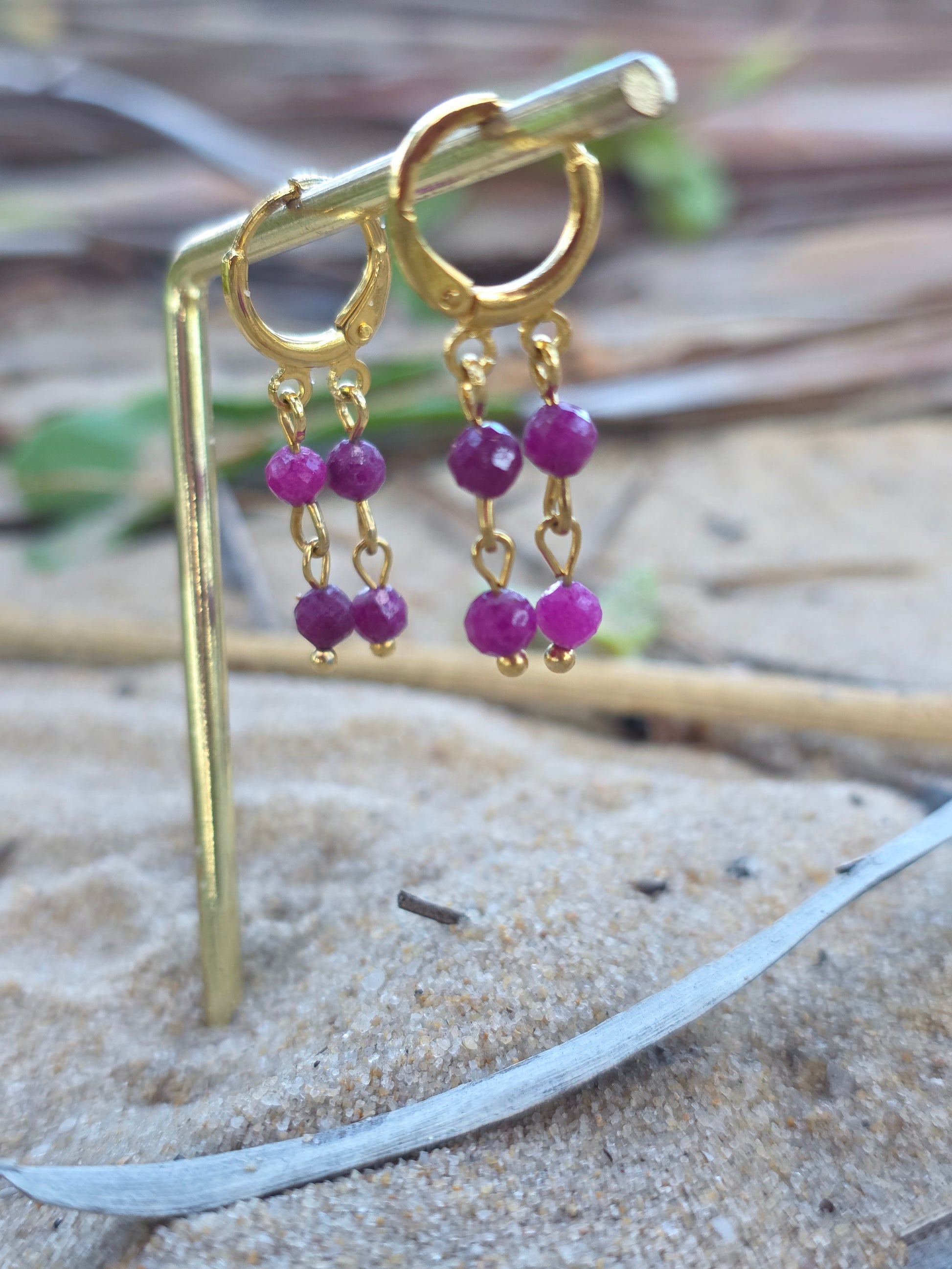 Brincos fluidos de rubi