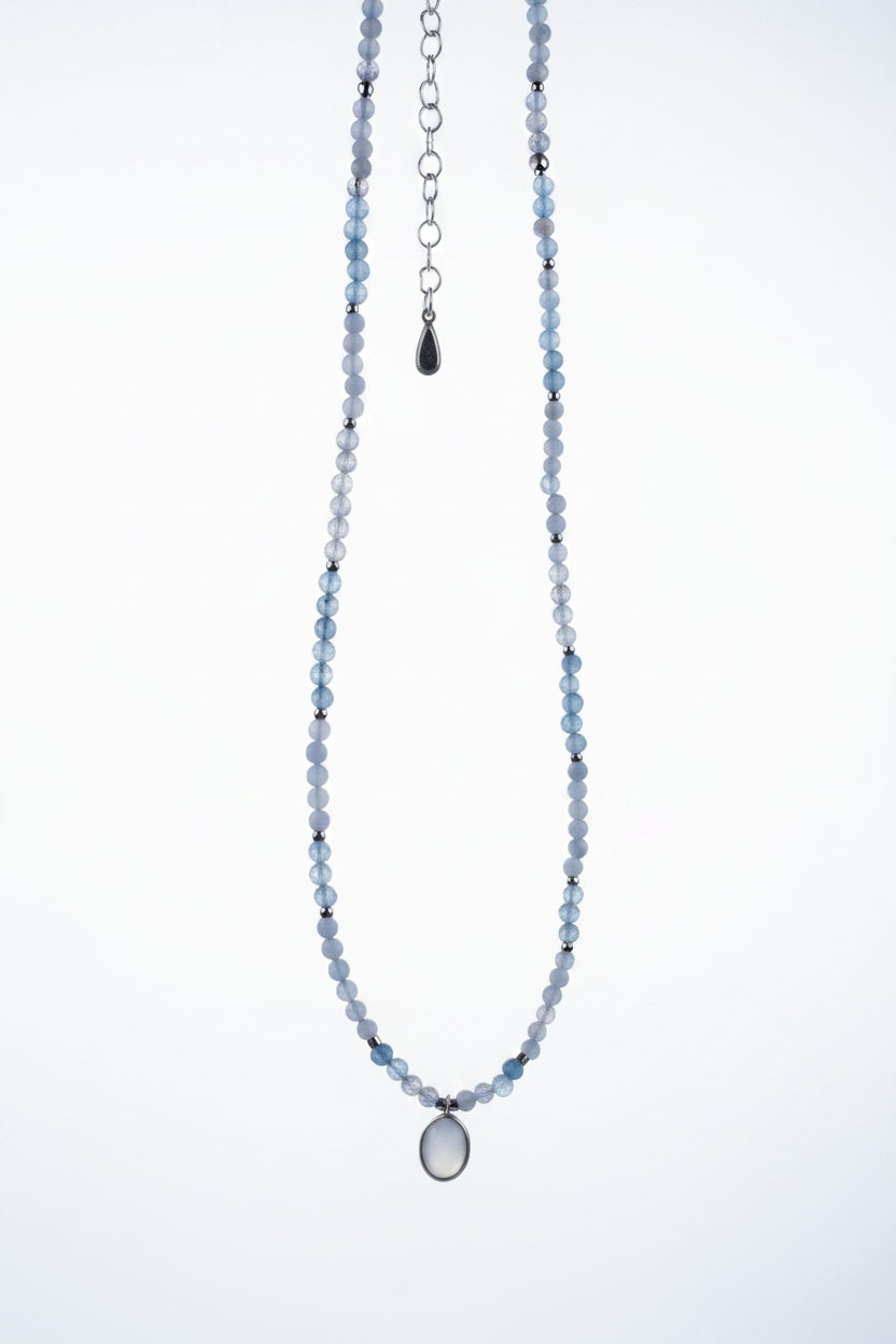 Colar Duna Tündöklés da Körössy — joia em prata 925 com água-marinha, ágata blue lace e pingente de pedra da lua, feito à mão.