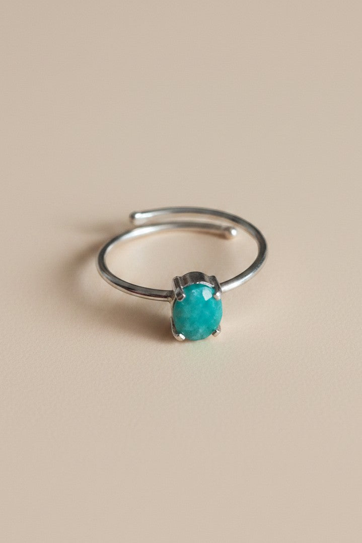 Anel Duna Folyó da KÖRÖSSY em prata 925 com amazonita azul-esverdeada oval, design ajustável.
