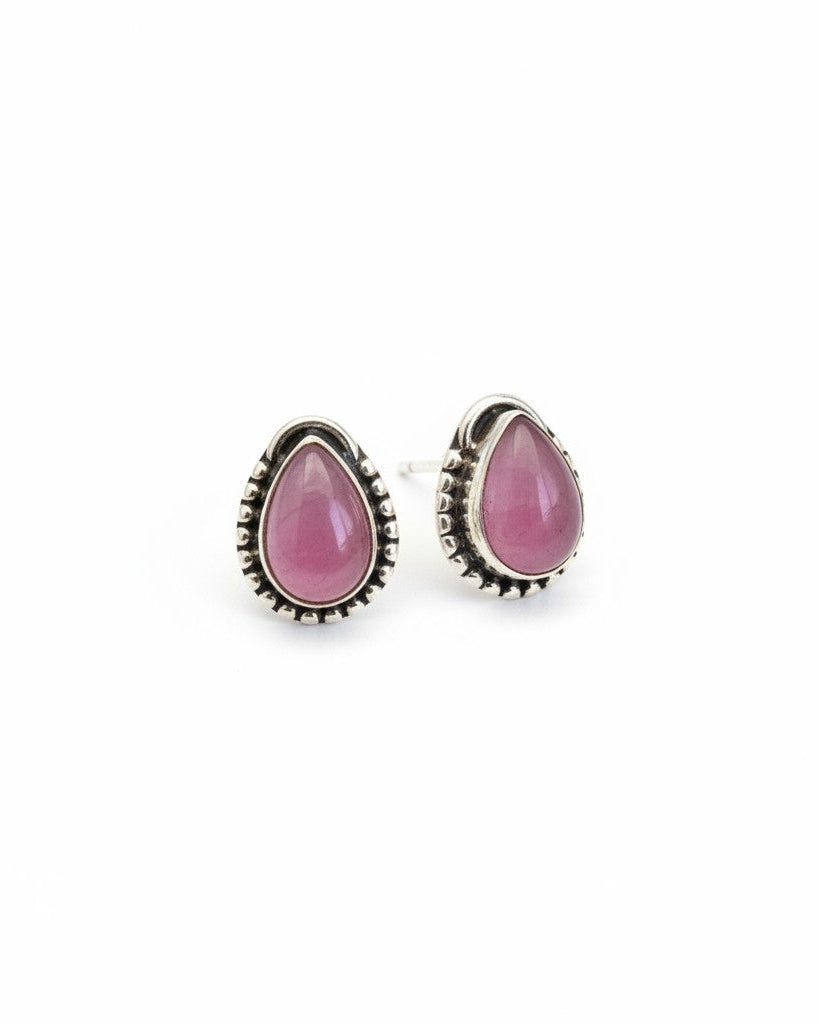 Brincos Pasztell Calcedônia Rosa (Gyöngéd) da Körössy — joia em prata 925 com calcedônia rosa, feitos à mão.